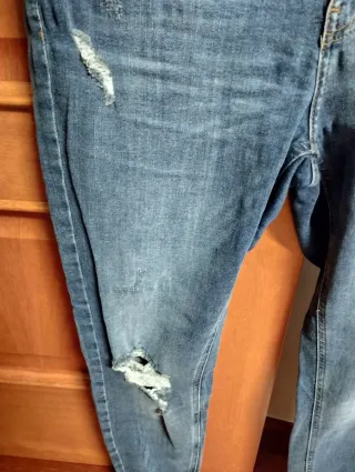 Pantalón vaquero H&M desgastado talla M