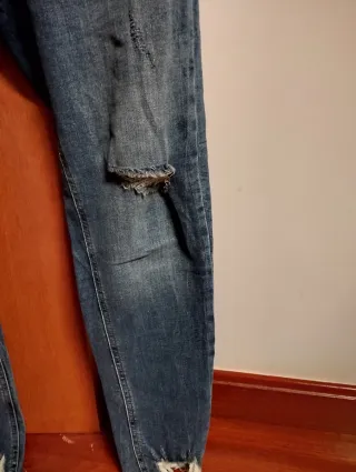 Pantalón vaquero H&M desgastado talla M