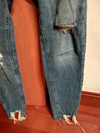 Pantalón vaquero H&M desgastado talla M
