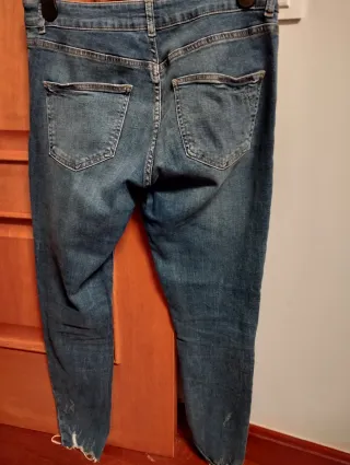 Pantalón vaquero H&M desgastado talla M