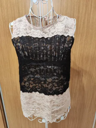 Top de encaje beige y negro
