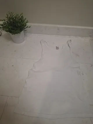 Camiseta blanca de tirantes