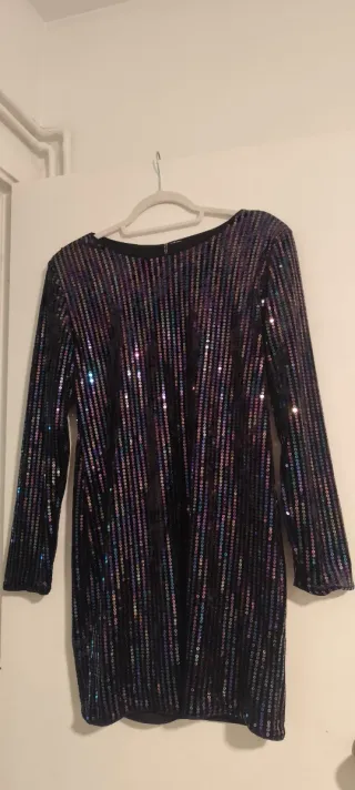 Precioso vestido lentejuelas negro y multicolor.