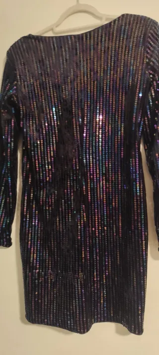 Precioso vestido lentejuelas negro y multicolor.