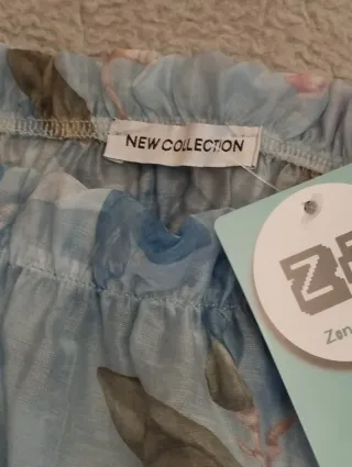 Blusa floral escotada azul y rosa