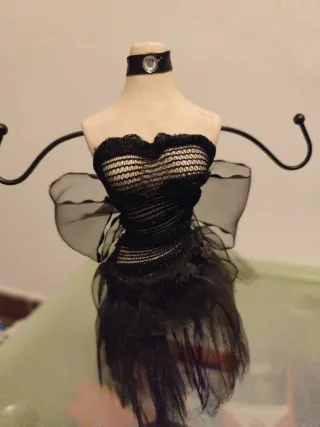 Figura joyero busto vestido negro