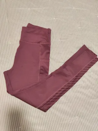 Mallas moradas con bolsillo