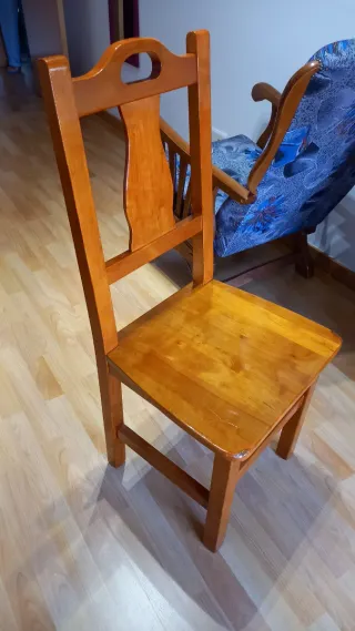 Escritorio de madera color miel