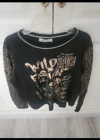 Camiseta negra M con encaje dorado