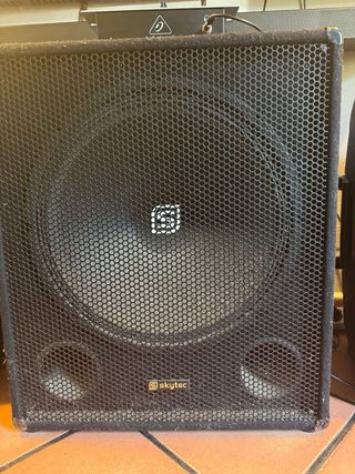1 Skytec Subwoofer 1000W, 2 Ibiza Sound 300W