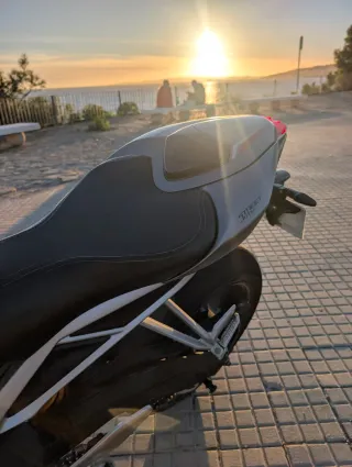 Triumph Street Triple RS 765