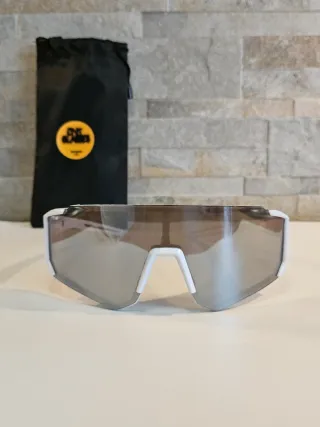 Occhiali da sole Y2K bianchi e grigi