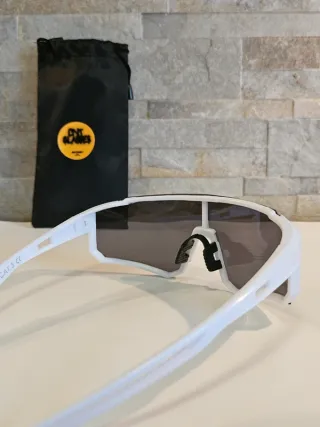 Occhiali da sole Y2K bianchi e grigi