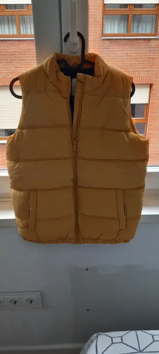 Chaleco acolchado niño amarillo.  Talla 11 -12