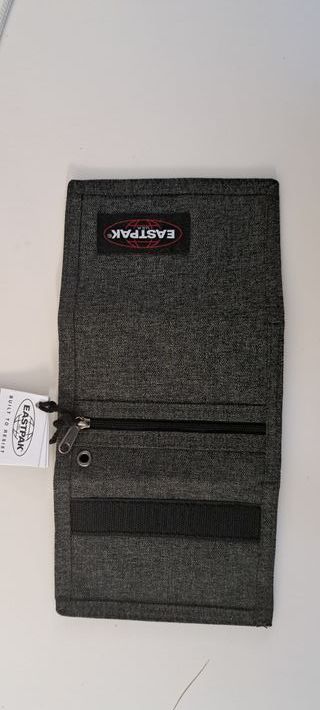 Cartera Eastpak gris