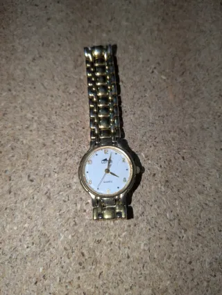 Reloj Lotus Dorado y Blanco