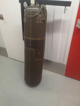 Saco de boxeo con soporte