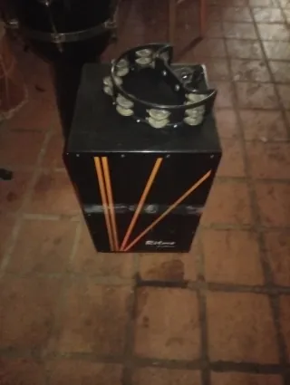 Cajón Flamenco con Pandereta