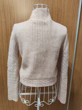 Suéter corto de punto color rosa palo