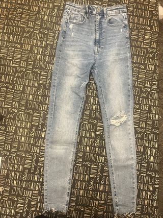 Vaquero pitillo azul Stradivarius T.36