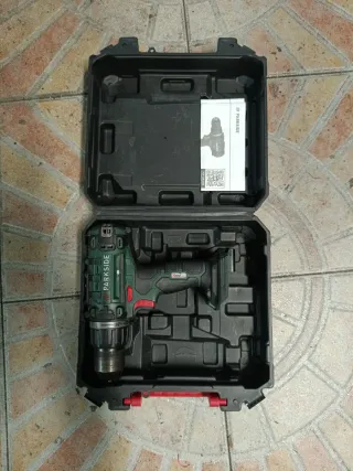 Aparafusadora Parkside 20V com mala