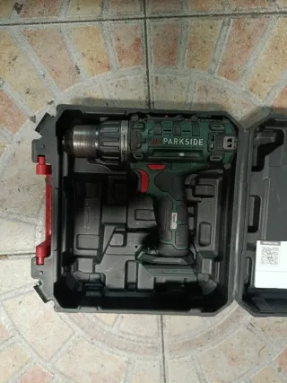 Aparafusadora Parkside 20V com mala