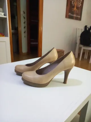 Scarpe eleganti da donna in beige