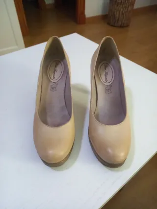 Scarpe eleganti da donna in beige