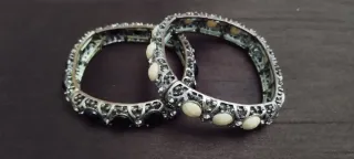 Braccialetti elastici in metallo con pietre