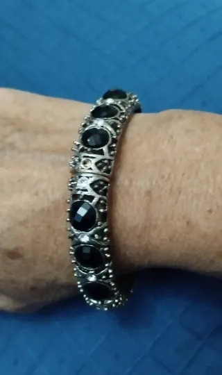 Braccialetti elastici in metallo con pietre