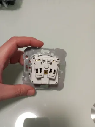 Base Enchufe Schuko BJC Iris