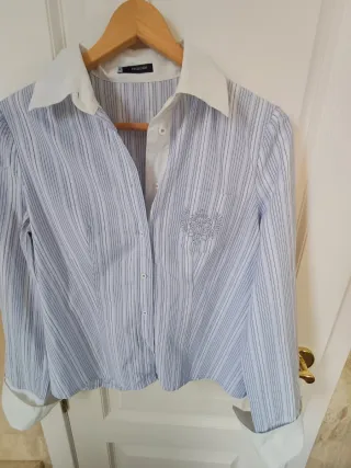 Camisa Escorpion.  Rayas Azul y Blanca