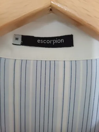 Camisa Escorpion.  Rayas Azul y Blanca