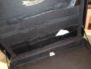 Maletín negro con combinación