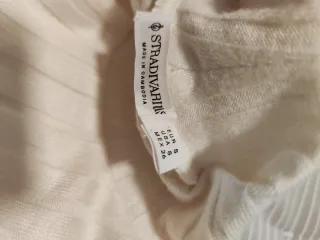 Camiseta blanca de cuello alto