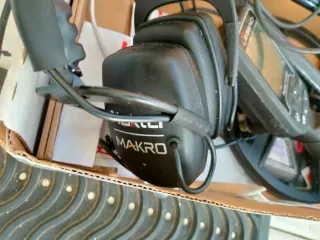 Detector Metales Nokta Makro Legend con accesorios