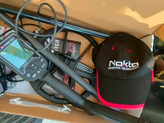 Detector Metales Nokta Makro Legend con accesorios