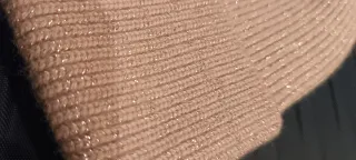 Gorro rosa con pompón