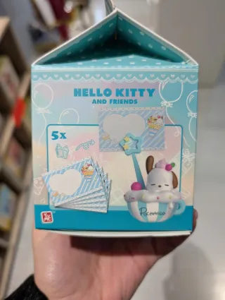 Porta memo Pochacco Hello Kitty Party Time