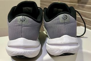 Nike Winflo 10 gris/amarillo