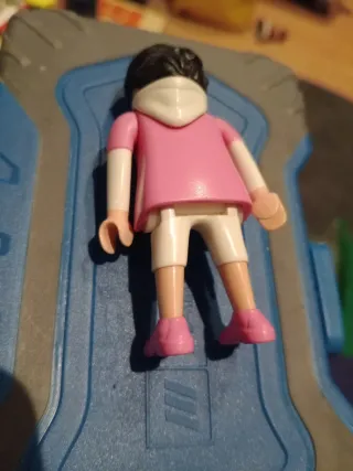 Playmobil chica sudadera rosa