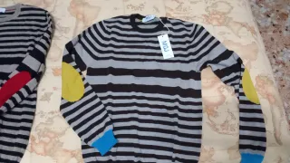 Maglioncini a righe con toppe colorate