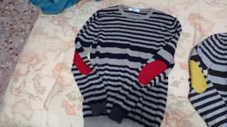 Maglioncini a righe con toppe colorate