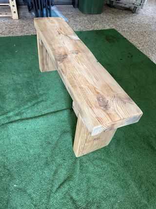 Bancos de madera rústico