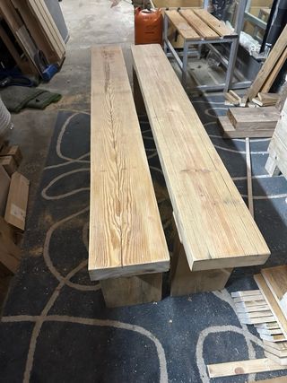 Bancos de madera rústico
