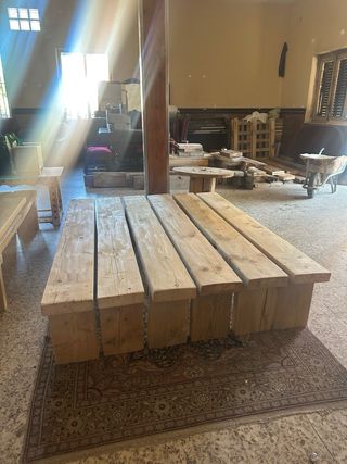 Bancos de madera rústico