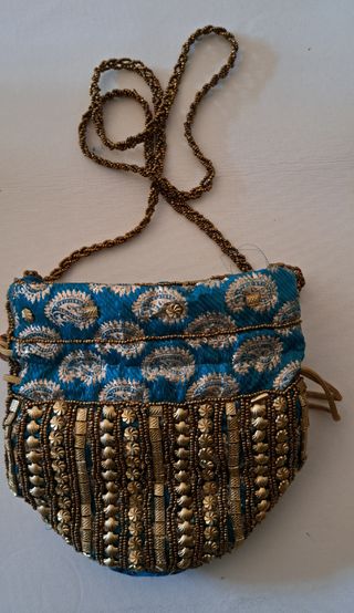 Bolso fiesta azul y dorado con pedrería