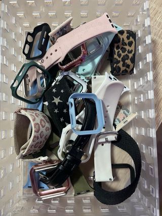 IPHONE 13 ROSA Y APPEL WATCH SE 40mm space gray.