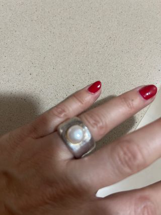 Anillo de plata con perla