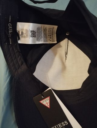 Gorra Guess